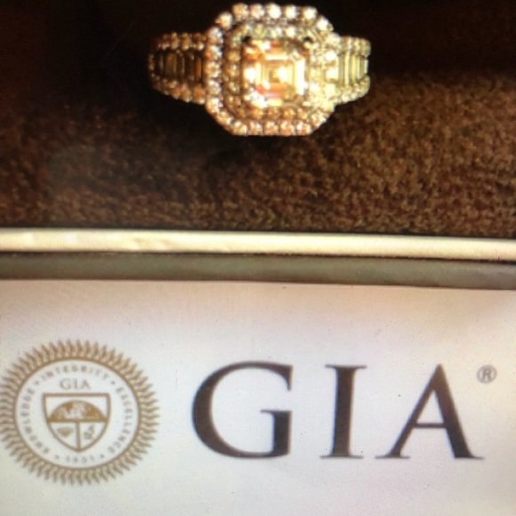 Jared Design, 2 Carat Diamond Engagement Ring - Picture 2 of 6